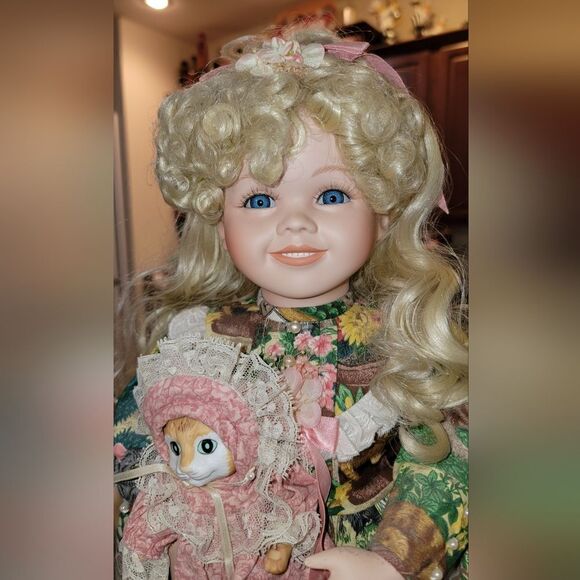Bob Timberlake Goebel Collectible Abby Liz Musical Doll Designed by Bette Ball - Picture 3 of 10